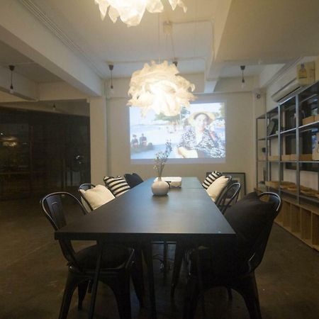 Grey Sheep Hostel Bangkok Bagian luar foto