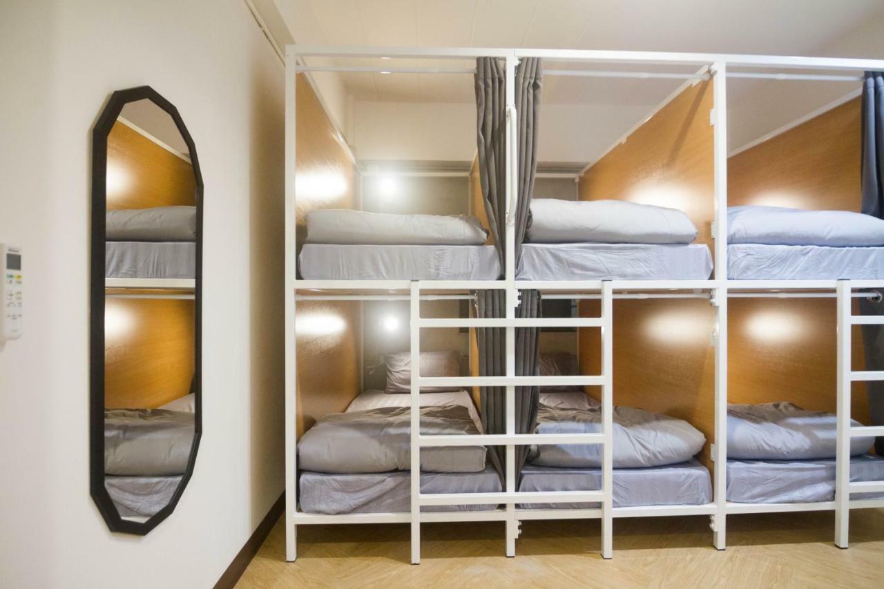 Grey Sheep Hostel Bangkok Bagian luar foto