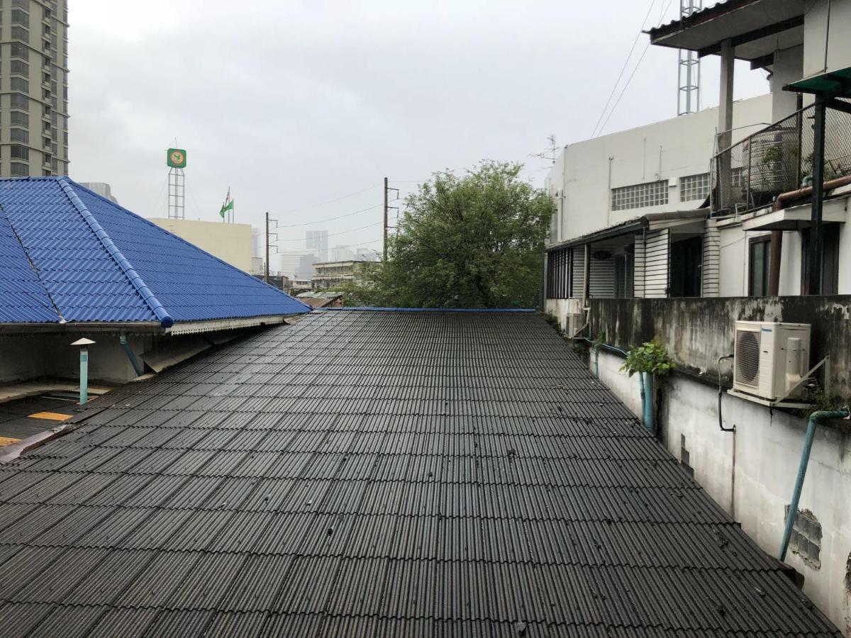 Grey Sheep Hostel Bangkok Bagian luar foto