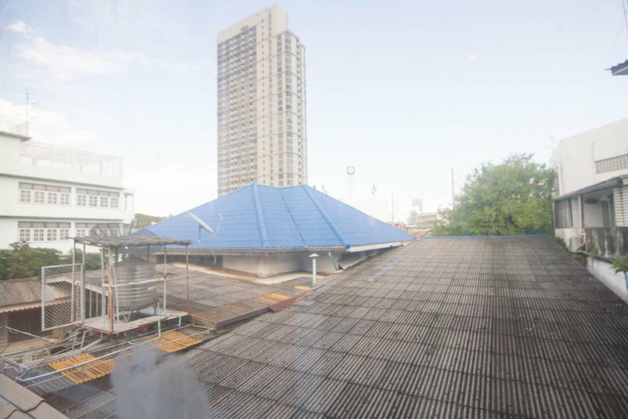 Grey Sheep Hostel Bangkok Bagian luar foto