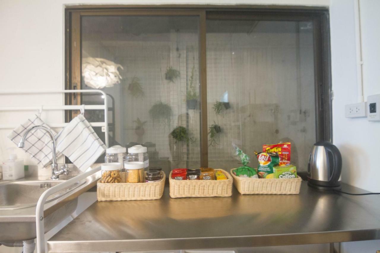 Grey Sheep Hostel Bangkok Bagian luar foto