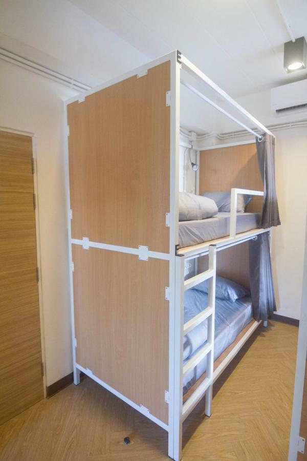 Grey Sheep Hostel Bangkok Bagian luar foto
