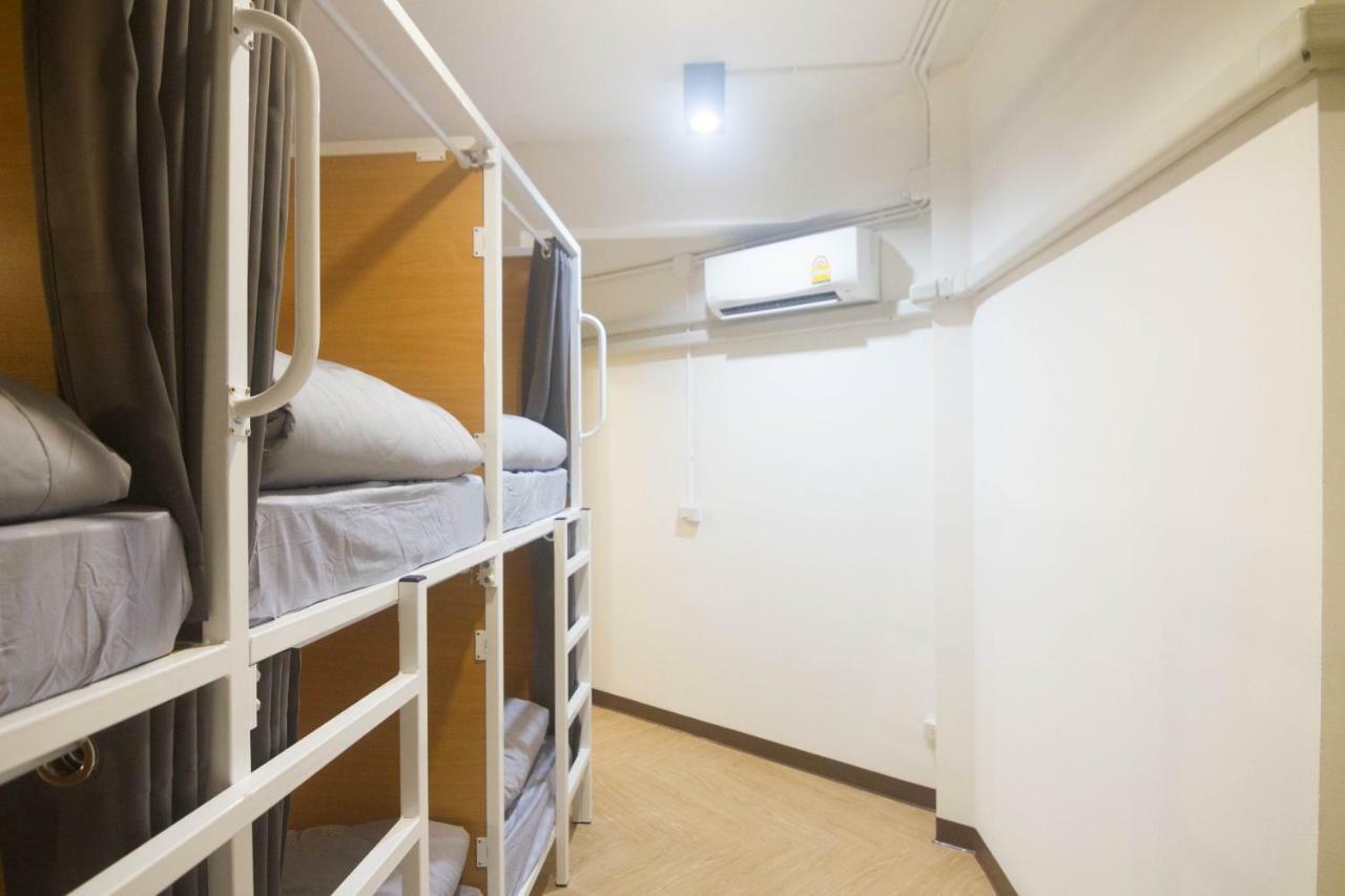 Grey Sheep Hostel Bangkok Bagian luar foto