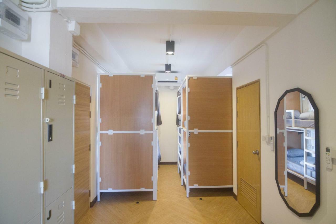 Grey Sheep Hostel Bangkok Bagian luar foto