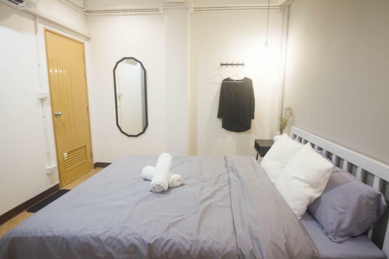 Grey Sheep Hostel Bangkok Bagian luar foto