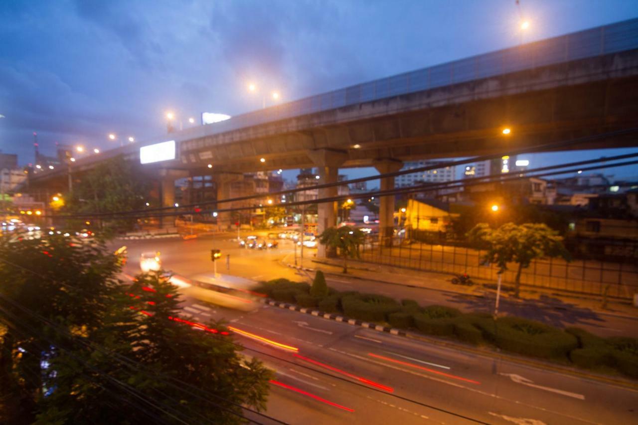 Grey Sheep Hostel Bangkok Bagian luar foto