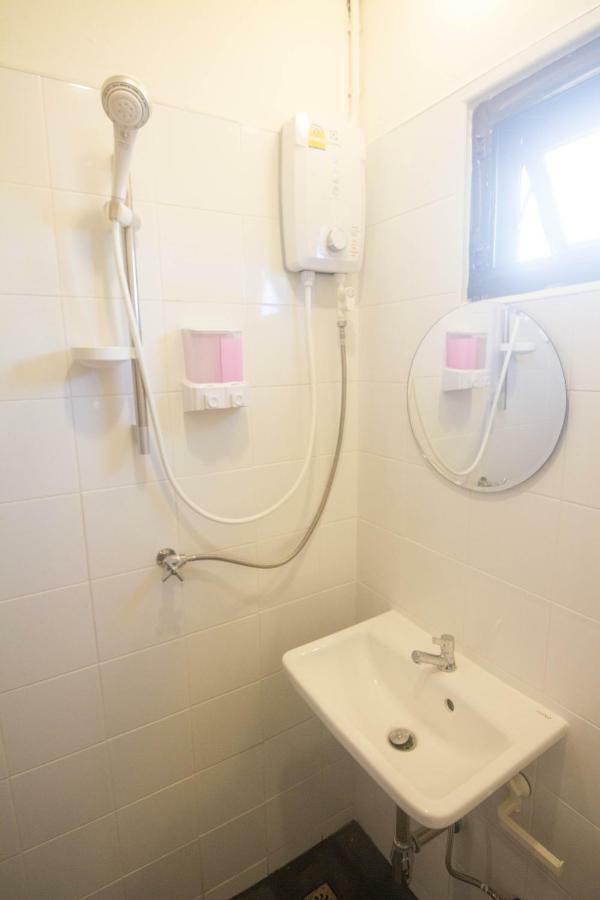Grey Sheep Hostel Bangkok Bagian luar foto