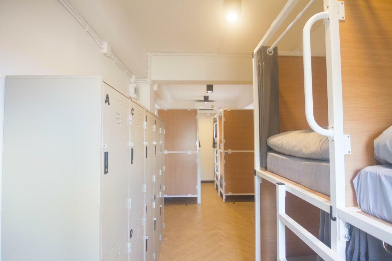 Grey Sheep Hostel Bangkok Bagian luar foto