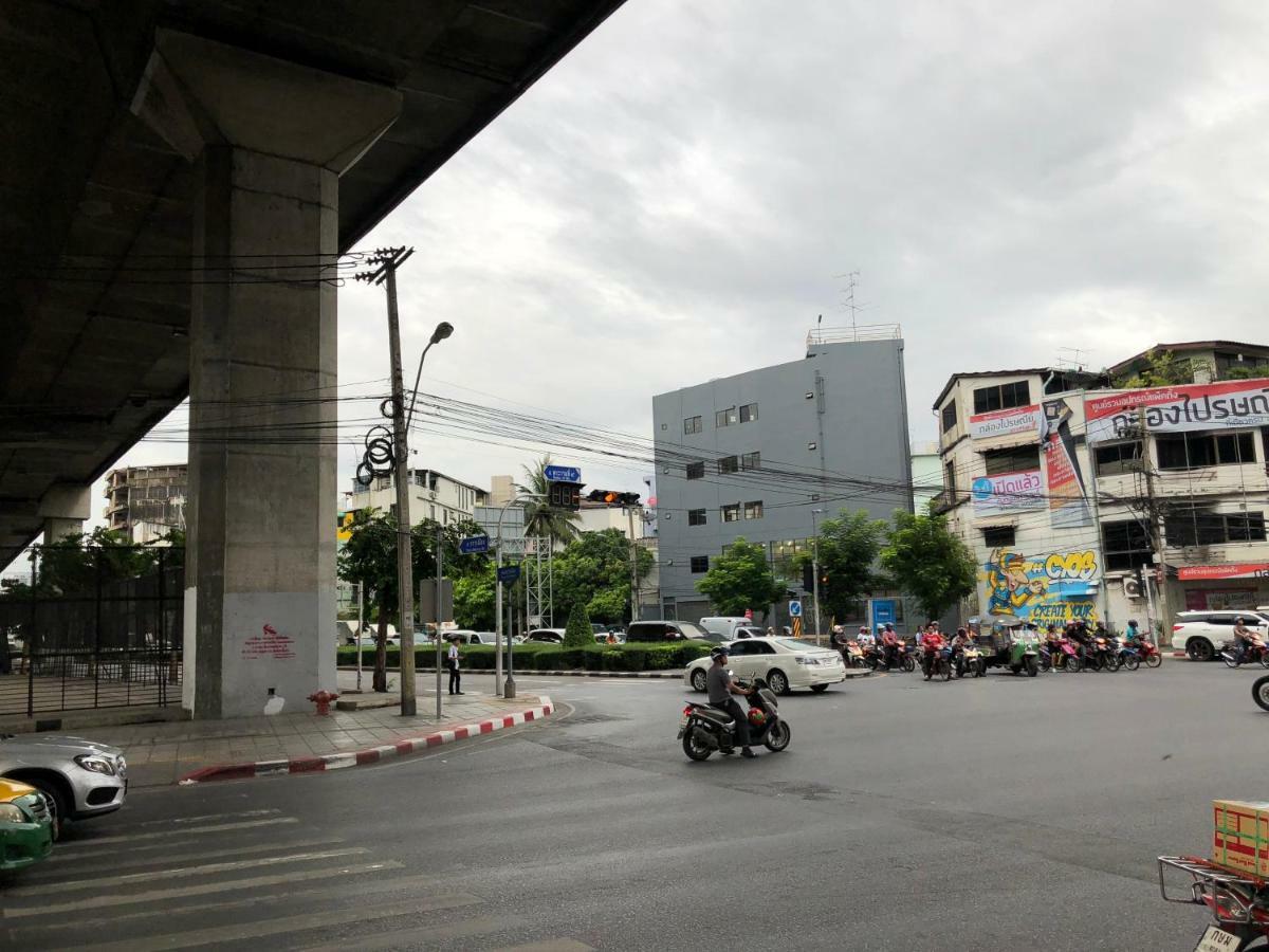 Grey Sheep Hostel Bangkok Bagian luar foto