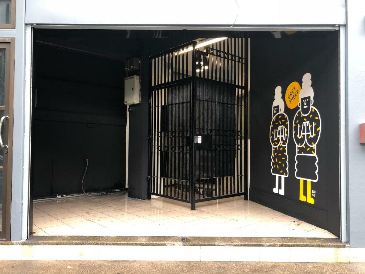 Grey Sheep Hostel Bangkok Bagian luar foto