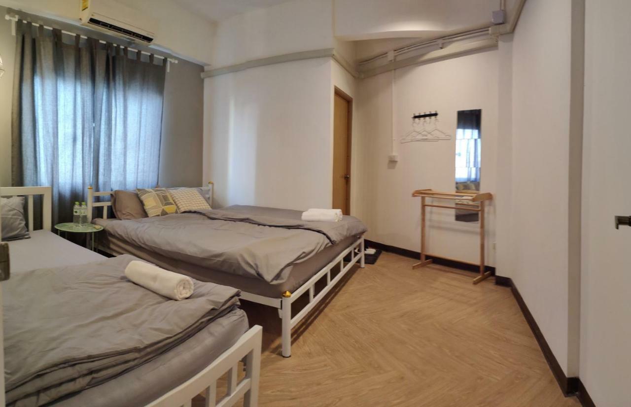 Grey Sheep Hostel Bangkok Bagian luar foto