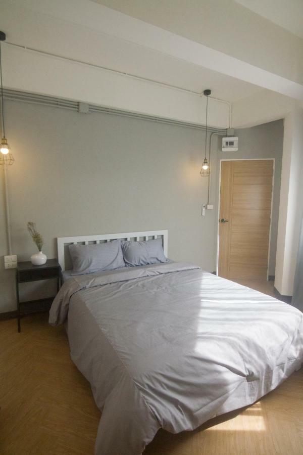 Grey Sheep Hostel Bangkok Bagian luar foto